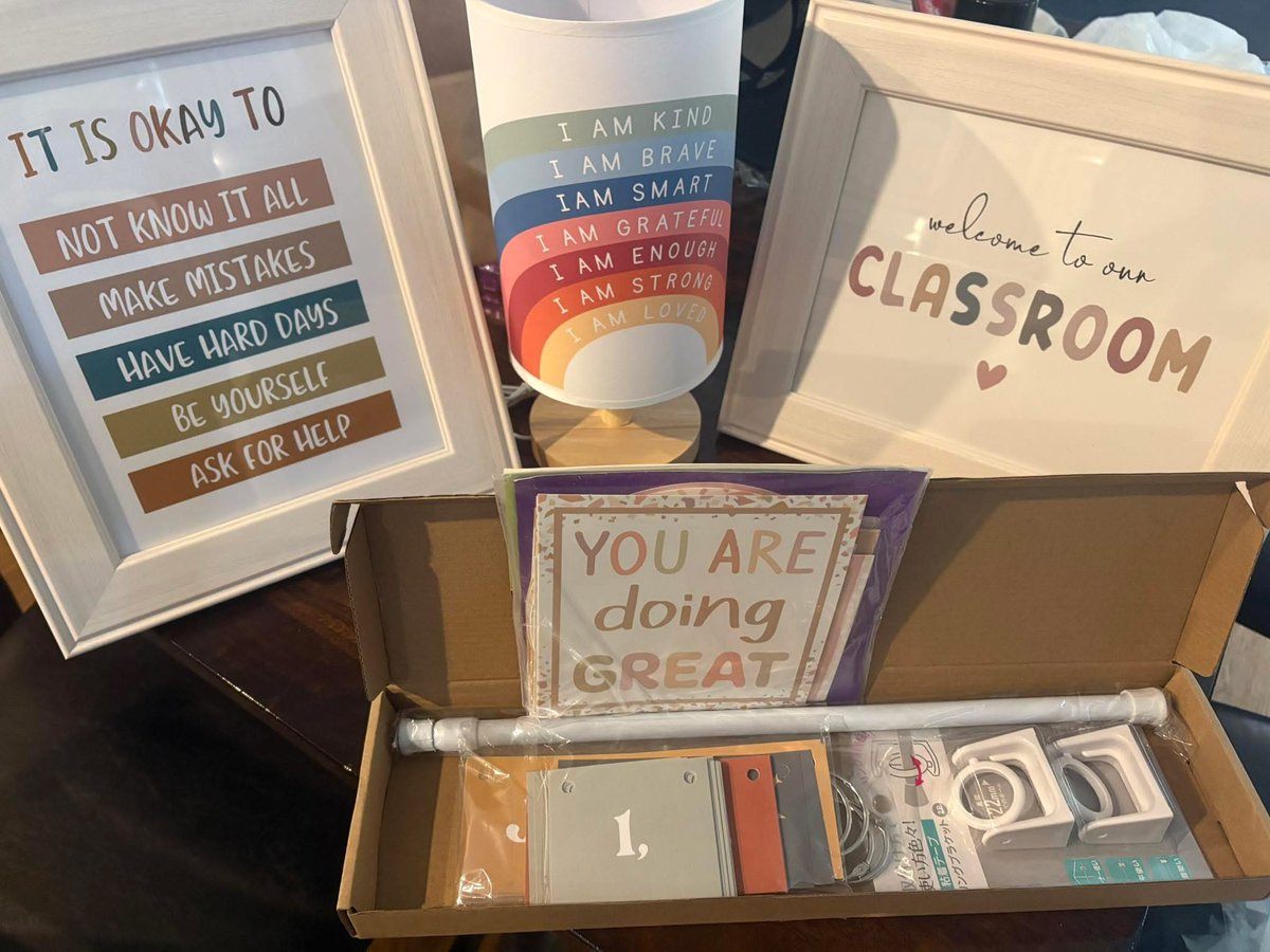 KarinMaybell's tweet photo. @drmarciatate My best friend got me some brain compatible decor for my room. Walking into year 25 equipped to change the world. https://t.co/rx7KlqWe8f