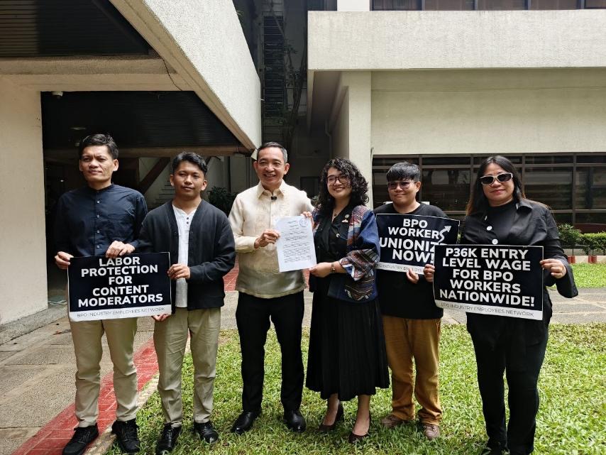 ₱1,200 NATIONAL MINIMUM WAGE BILL

LOOK: ACT Teachers Rep. Antonio Tinio and Kabataan Rep. Renee Co file a bill seeking a national minimum wage of ₱1,200 for public and private sector workers | <a href="/daniza_sf/">Daniza Fernandez</a> 

📸 Makabayan bloc