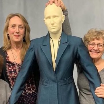 : bald kathryn hahn mannequin isn’t real she can’t hurt you

bald kathryn hahn mannequin: