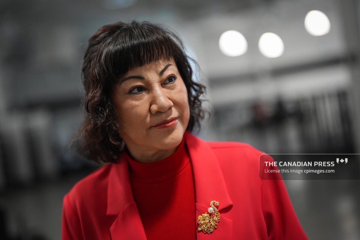 Hudson’s Bay has solidified its faith in a controversial deal to sell leases to a B.C. billionaire by asking a court to force landlords critical of her to let her move in.

thecanadianpressnews.ca/business/hudso…