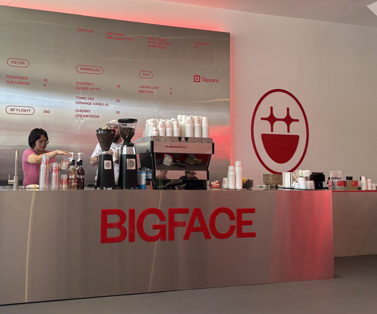 Leonald27's tweet photo. ジミーバトラーのコーヒーブランド、#BIGFACE のポップアップショップがサンフランシスコにできたので行ってきた☕️
バスケ色は一切なく、おしゃれな内観。
自分にはコーヒーの味の良し悪しはよくわからなかったが、なんだかジミーのソウルに触れた気がした。 https://t.co/HqxRPvXo11