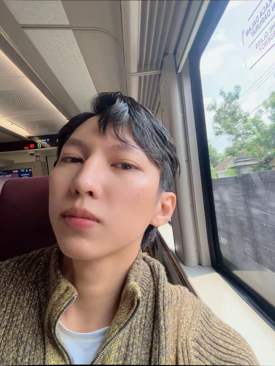 Clear skin formula:
Gym. Water. Sleep. Botox. Repeat.