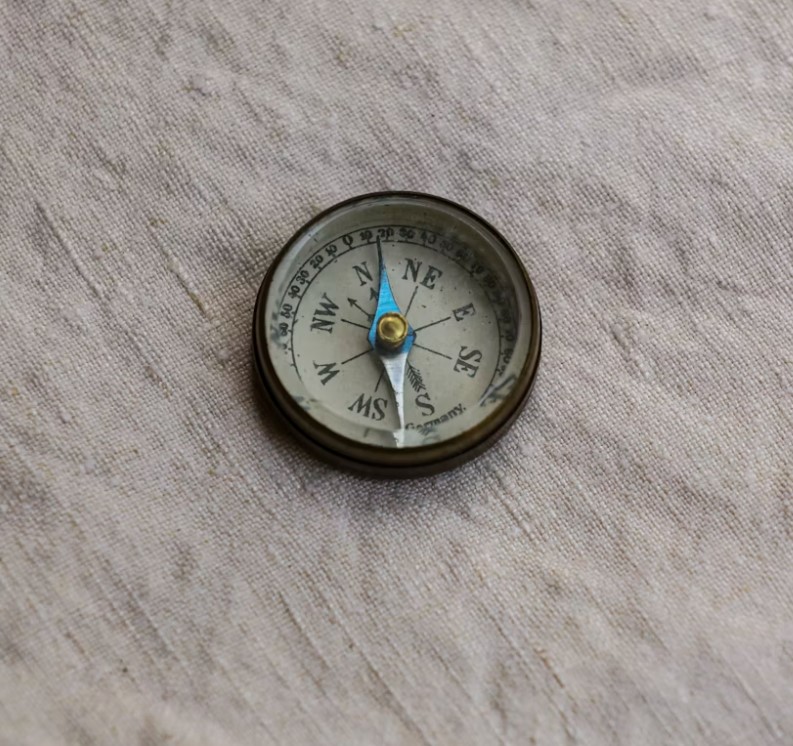Hurtin For Real (@hurtinforreal) on Twitter photo On Hurtin For Real #1167... it's all songs about NORTH. Our compass points towards <a href="/BrennenLeigh/">Brennen Leigh</a> <a href="/GTentrees/">Gordie Tentrees</a> <a href="/GiveEmHellBoys/">The Give 'Em Hell Boys</a> #TomTHall #CarolynMark #JohnnyHorton and a whole lot more. Catch this show, and others, any time at hurtinforreal.com ⬆️🎶 #HurtinForReal On Hurtin For Real #1167... it's all songs about NORTH. Our compass points towards <a href="/BrennenLeigh/">Brennen Leigh</a> <a href="/GTentrees/">Gordie Tentrees</a> <a href="/GiveEmHellBoys/">The Give 'Em Hell Boys</a> #TomTHall #CarolynMark #JohnnyHorton and a whole lot more. Catch this show, and others, any time at hurtinforreal.com ⬆️🎶 #HurtinForReal