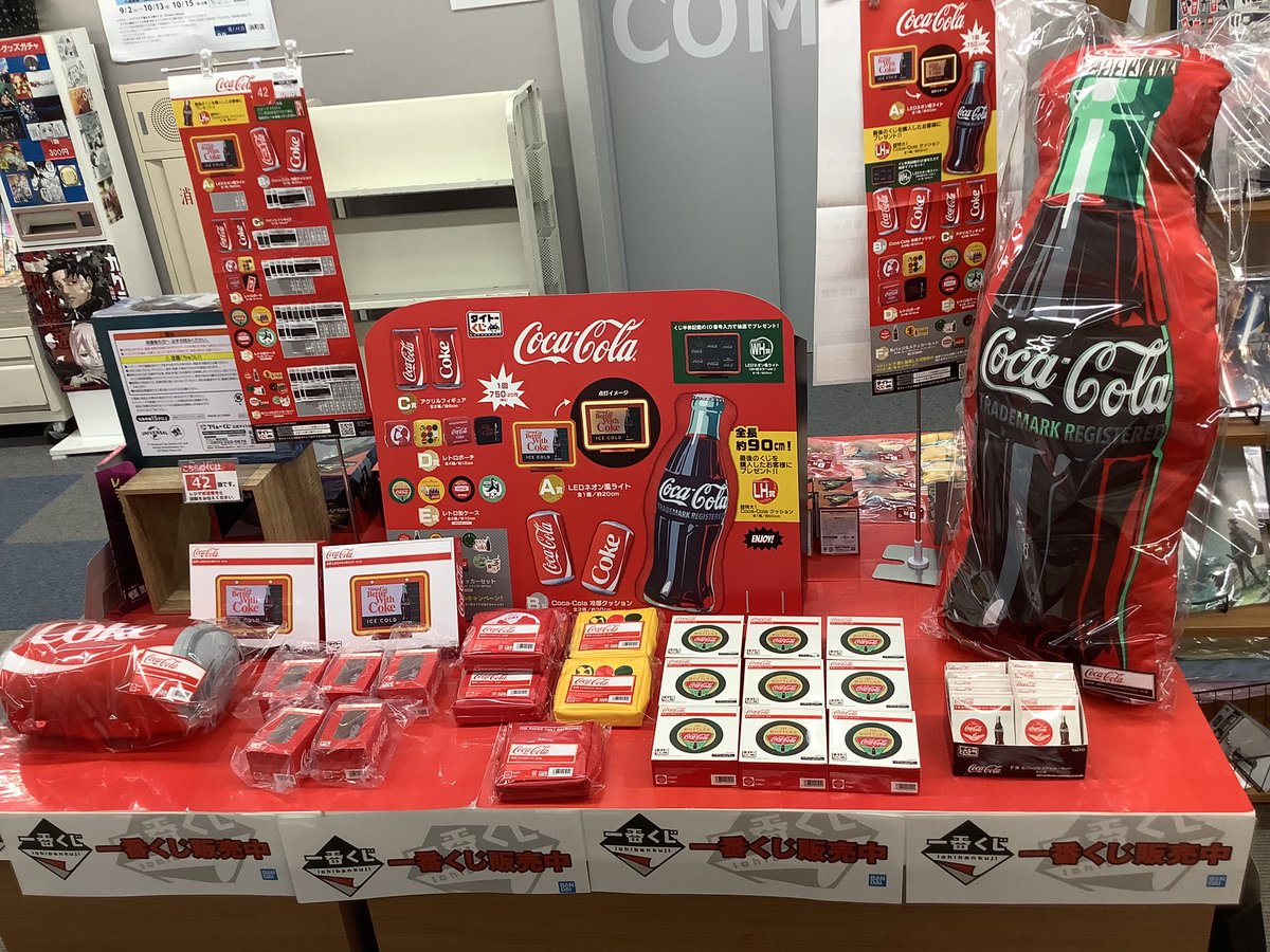 【新品】Coca-Cola®　タイトーくじ　アクリルフィギュア　全2種セット　② Coca-Cola タイトーくじ C賞 アクリルフィギュア2種 - メルカリ
