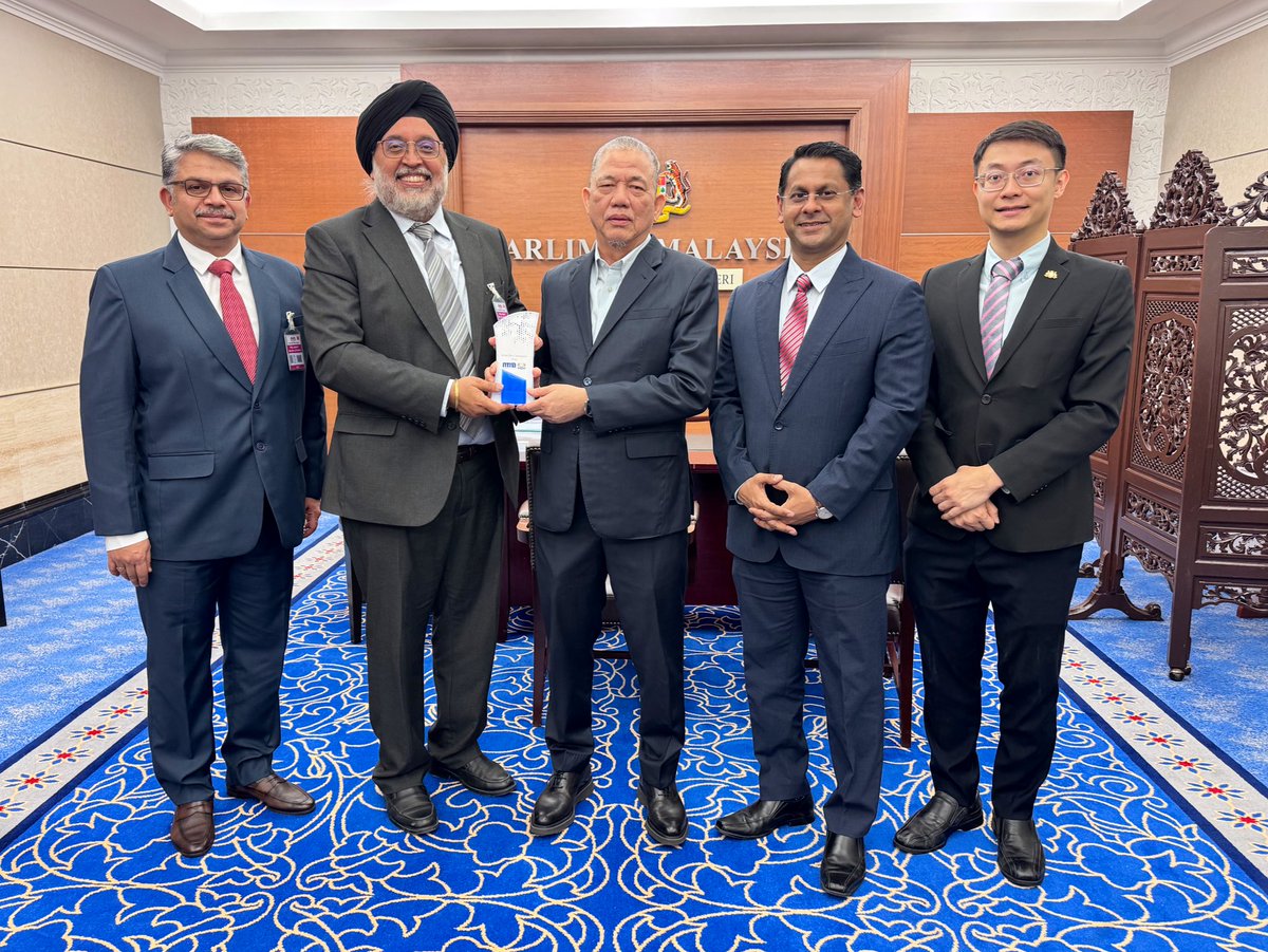 MMA, led by President Dato Dr Kalwinder, paid a courtesy call to YAB DPM @fadillahyusof today in Parliament.

We raised long-standing issues affecting govt &amp; private doctors, many still unresolved.

Thank you to the nation’s top leadership for taking time to listen.