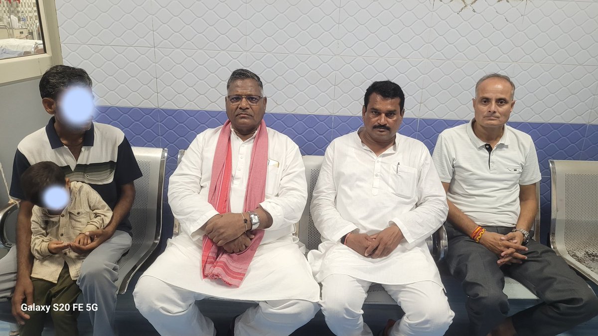 कल दिनांक: 29 जुलाई 2025 को नरैनी विधानसभा के कालिंजर थाना अंतर्गत प्रजापति समाज की 6 वर्षीय मासूम बच्ची के हैवानियत का शिकार हो जाने की घटना की जानकारी सोशल मीडिया के जरिए प्राप्त हुई। बच्ची को गंभीर हालत में मेडिकल कॉलेज बांदा लाया गया था। हालत बिगड़ने पर हैलट हॉस्पिटल 1/3
