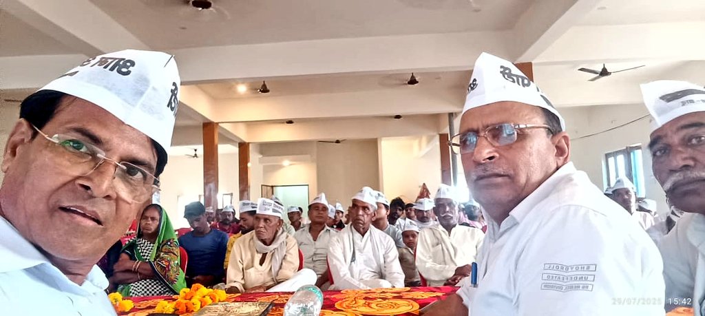 Aam Aadmi Party- Uttar Pradesh (@aaputtarpradesh) on Twitter photo рдЖрдо рдЖрджрдореА рдкрд╛рд░реНрдЯреА рдХреЗ рд╕рдВрдЧрдарди рд╡рд┐рд╕реНрддрд╛рд░ рдХреЗ рдХреНрд░рдо рдореЗрдВ "рд╣рд░ рдШрд░ рд╕рдВрдкрд░реНрдХ рдЕрднрд┐рдпрд╛рди" рдХреЗ рдЕрдиреНрддрд░реНрдЧрдд рдЖрдЬ рд╢рд╛рд╣рдЬрд╣рд╛рдВрдкреБрд░ рдЬрдирдкрдж рдХреА рдЬрд▓рд╛рд▓рд╛рдмрд╛рдж рд╡рд┐рдзрд╛рдирд╕рднрд╛ рдХреЗ рд╕рд╛рдерд┐рдпреЛрдВ рдХреЗ рд╕рд╛рде рдорд╣рддреНрд╡рдкреВрд░реНрдг рдмреИрдардХ рд╕рдлрд▓рддрд╛рдкреВрд░реНрд╡рдХ рд╕рдВрдкрдиреНрди рд╣реБрдИред
"рд╣рд░ рдШрд░ рд╕рдВрдкрд░реНрдХ рдЕрднрд┐рдпрд╛рди" рдХреЗ рдЕрдВрддрд░реНрдЧрдд рдЙрддреНрддрд░ рдкреНрд░рджреЗрд╢ рдХреЗ рдЧрд╛рдВрд╡-рдЧрд╛рдВрд╡, рдШрд░-рдШрд░ рдЬрд╛рдХрд░ рд╡рд┐рдзрд╛рдирд╕рднрд╛, рдмреНрд▓реЙрдХ, рд╡рд╛рд░реНрдб рд╕реНрддрд░ рддрдХ рдЖрдо рдЖрджрдореА рдкрд╛рд░реНрдЯреА рдХреЗ рд╕рдВрдЧрдарди рд╡рд┐рд╕реНрддрд╛рд░ рдХреЗ рдХреНрд░рдо рдореЗрдВ "рд╣рд░ рдШрд░ рд╕рдВрдкрд░реНрдХ рдЕрднрд┐рдпрд╛рди" рдХреЗ рдЕрдиреНрддрд░реНрдЧрдд рдЖрдЬ рд╢рд╛рд╣рдЬрд╣рд╛рдВрдкреБрд░ рдЬрдирдкрдж рдХреА рдЬрд▓рд╛рд▓рд╛рдмрд╛рдж рд╡рд┐рдзрд╛рдирд╕рднрд╛ рдХреЗ рд╕рд╛рдерд┐рдпреЛрдВ рдХреЗ рд╕рд╛рде рдорд╣рддреНрд╡рдкреВрд░реНрдг рдмреИрдардХ рд╕рдлрд▓рддрд╛рдкреВрд░реНрд╡рдХ рд╕рдВрдкрдиреНрди рд╣реБрдИред
"рд╣рд░ рдШрд░ рд╕рдВрдкрд░реНрдХ рдЕрднрд┐рдпрд╛рди" рдХреЗ рдЕрдВрддрд░реНрдЧрдд рдЙрддреНрддрд░ рдкреНрд░рджреЗрд╢ рдХреЗ рдЧрд╛рдВрд╡-рдЧрд╛рдВрд╡, рдШрд░-рдШрд░ рдЬрд╛рдХрд░ рд╡рд┐рдзрд╛рдирд╕рднрд╛, рдмреНрд▓реЙрдХ, рд╡рд╛рд░реНрдб рд╕реНрддрд░ рддрдХ