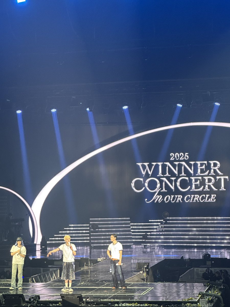 krungy21's tweet image. 소현언니랑~😆 위너 노래 때창도 하고 함성도 지르고 즐겁게 공연 보고 온날💙💙💙💙 위너 좋은 노래 너무 많아!!! 소현언니랑 나의 최애곡은 Island!!! 요즘 날씨랑 너무 어울리는 곡이네😁