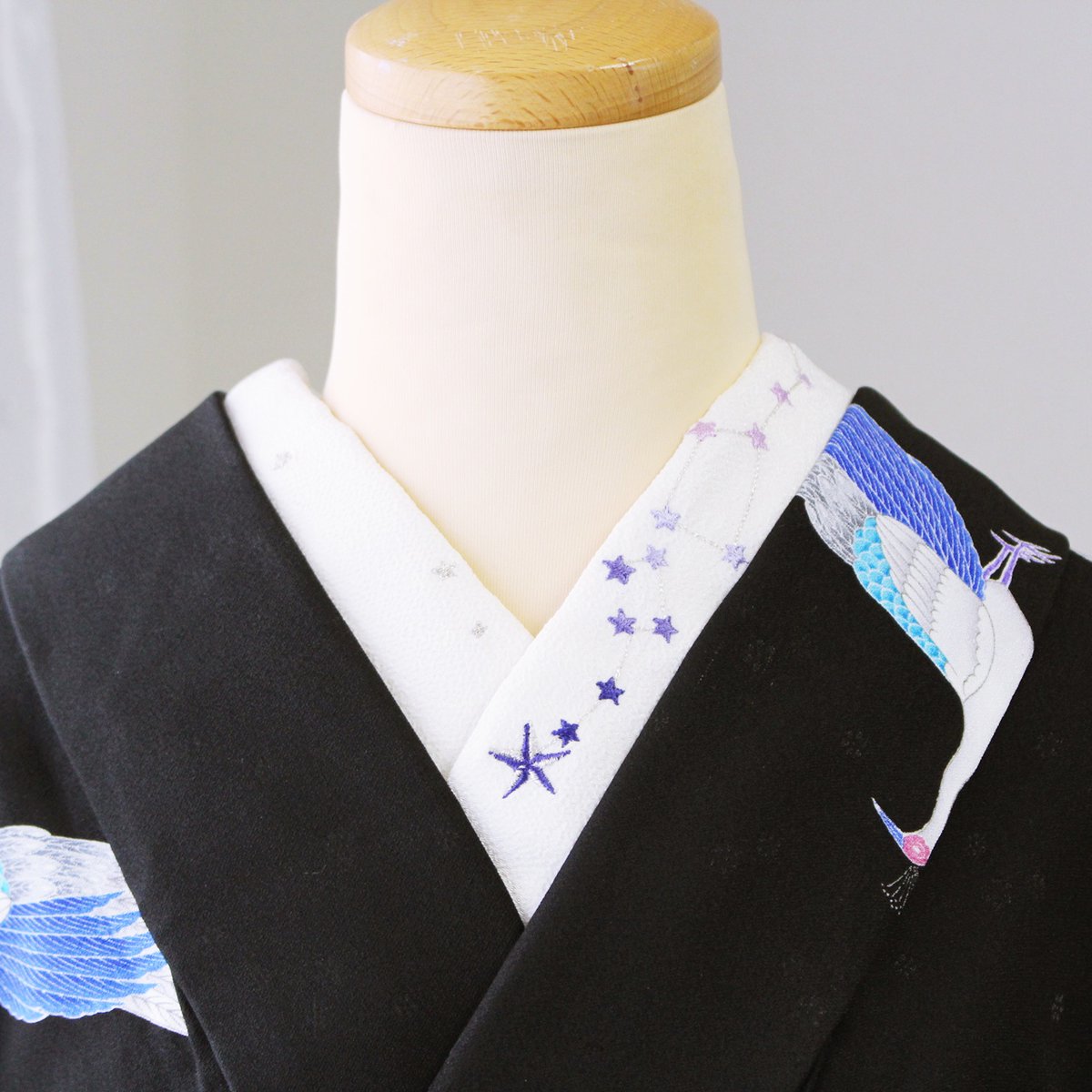 ＼🎉NEW🎉／北斗七星柄の刺繍半襟を、アップ！
全体的に紫グラデーションが美しい色合いのものと、
金銀で統一された半襟の２枚をアップしました。

berrykoubou.com/?pid=187800986