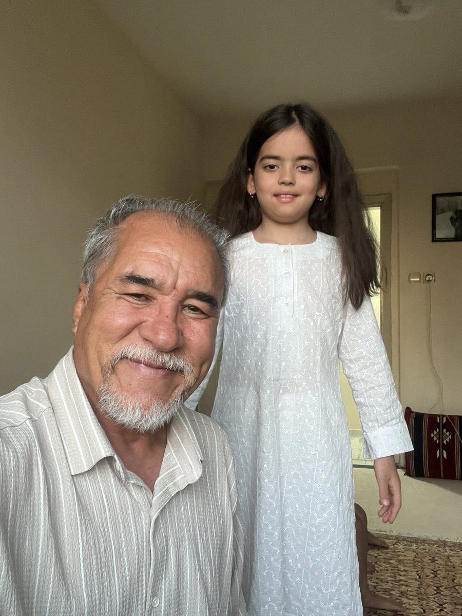 🤔عمرِ گرانمایه در این صرف شد

تا چه خورم صَیْف و چه پوشم شِتا🥱😭😇

#سعدی🌼