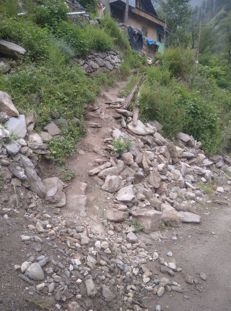 FarhanListen's tweet photo. This path was damaged due to a landslide in early March. We, the people of Babagail, respectfully request the DC Baramulla and MLA Uri to kindly look into this matter at the earliest. In winter, this path becomes extremely difficult and dangerous for the residents of Lone https://t.co/Xgm9bqDiAB