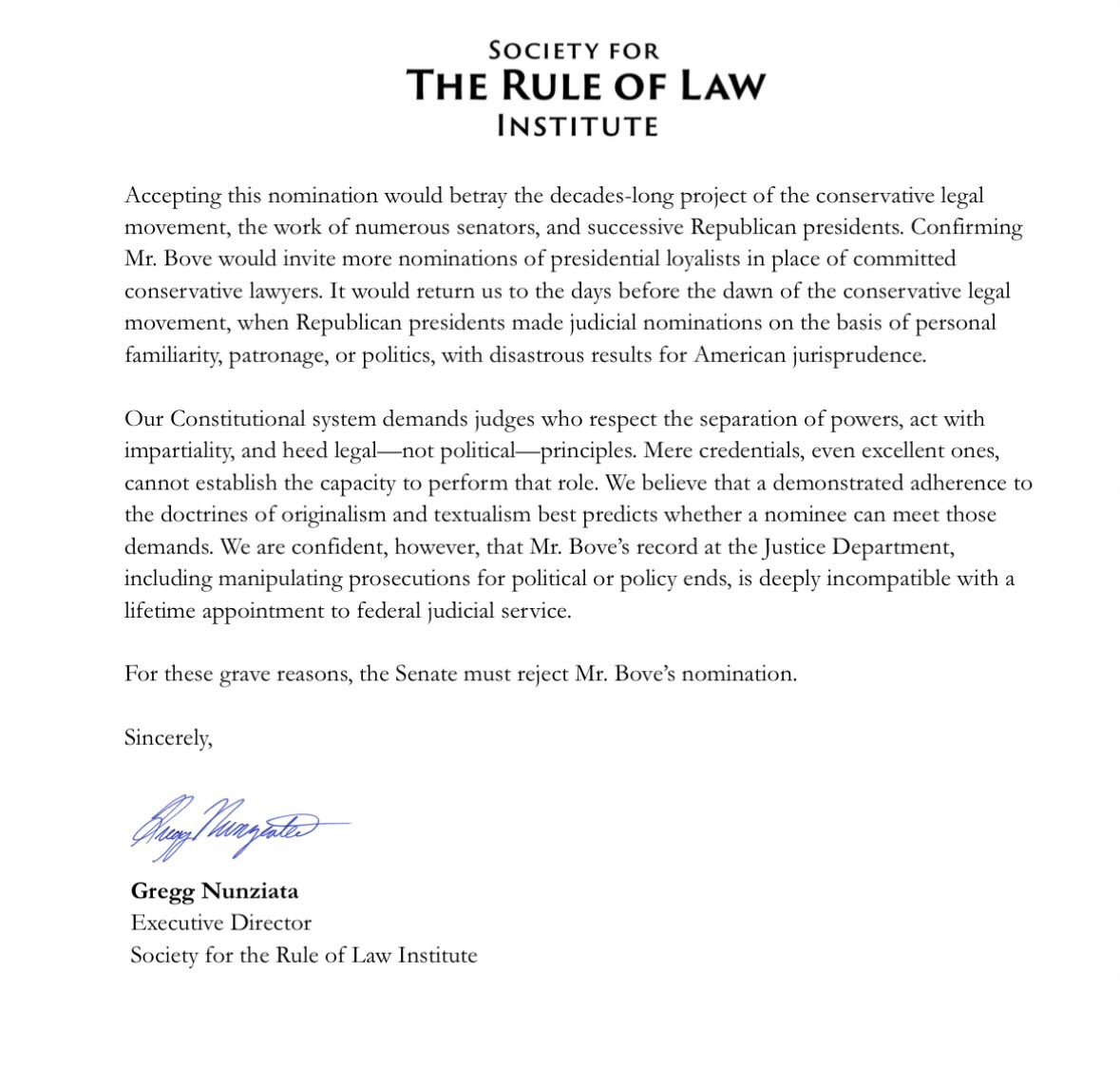 🇺🇸🏛️ Emil Bove, un loyaliste du président Trump (sans affiliation à la Federalist Society ni “clerkship” notable) devient juge auprès de la Cour d’Appel pour le 3e Circuit.

Une nomination qui « trahit le projet long de plusieurs décennies du mouvement juridique conservateur »