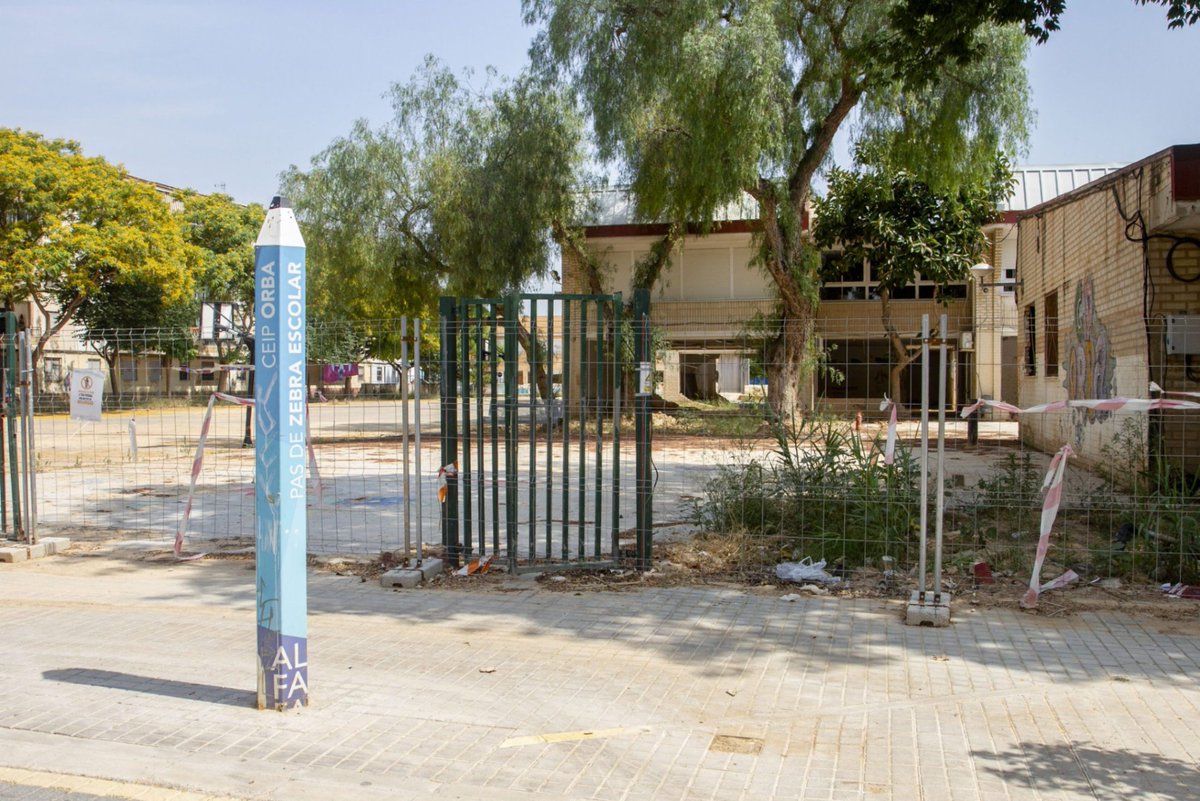 #URBANISME | El veïnat d’Alfafar exigeix revocar el contracte de la reconstrucció adjudicat a una consultora investigada per corrupció directa.cat/el-veinat-dalf… L'Ajuntament adjudica més de 100.000 euros a l'empresa IDOM, sancionada el 2021 per manipular contractes ✍️<a href="/EsterFayos/">Ester</a>