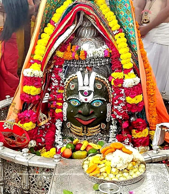 ऊँ जय श्रीमहाकालेश्वर भोलेबाबा
हर  हर  महादेव  शिव  शंकर शम्भु
                     #ऊँ_नमः_शिवाय