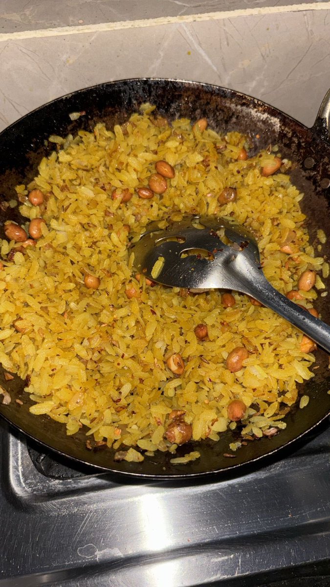 सुबह हो गई गाइज़ 🥹 और मैंने पोहा बना लिया । आप सब आप खा कर बता दो कैसा बना है #GoodMorning #poha