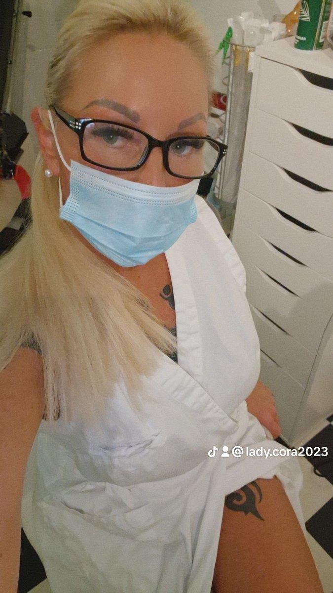 👑👑Lady Cora👑👑
Schon am frühen Morgen den ersten Notfallpatienten bei Fr. Dr. Cora! Ab 14 Uhr sind heute noch vereinzelt Termine frei!