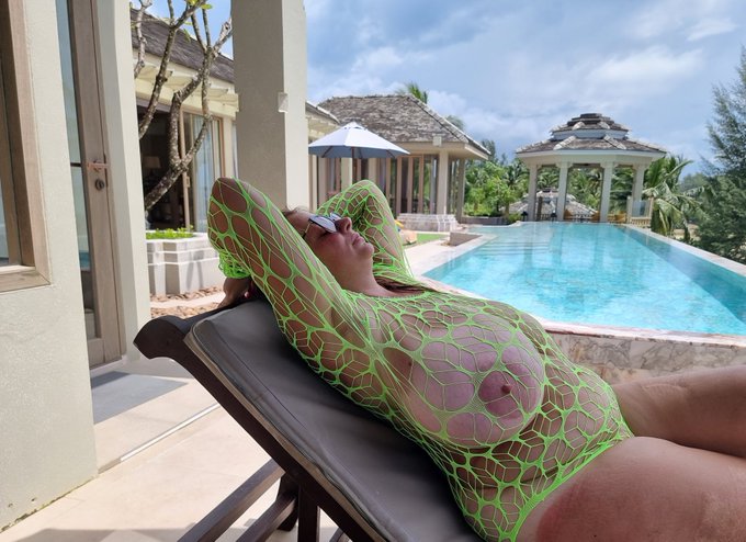 Watch Nadine Jansen ©'s leaked NSFW photo on TwXstars