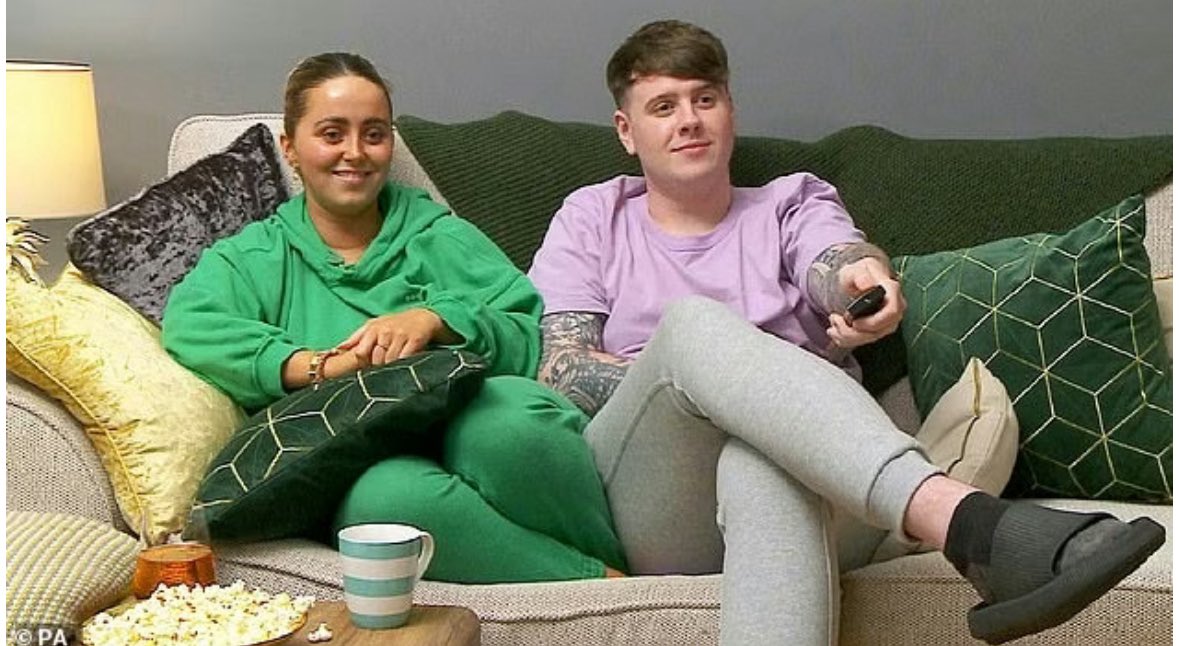 Tony Maudsley (@tonymaudsley1) on Twitter photo Noooo. <a href="/C4Gogglebox/">C4 Gogglebox</a> have axed Joe & Roisin! Why? They’re one of the few ‘families’ they have left who were keeping it real and not turning on the gymnastics for the camera! Fewwwwmin 😡 Noooo. <a href="/C4Gogglebox/">C4 Gogglebox</a> have axed Joe & Roisin! Why? They’re one of the few ‘families’ they have left who were keeping it real and not turning on the gymnastics for the camera! Fewwwwmin 😡