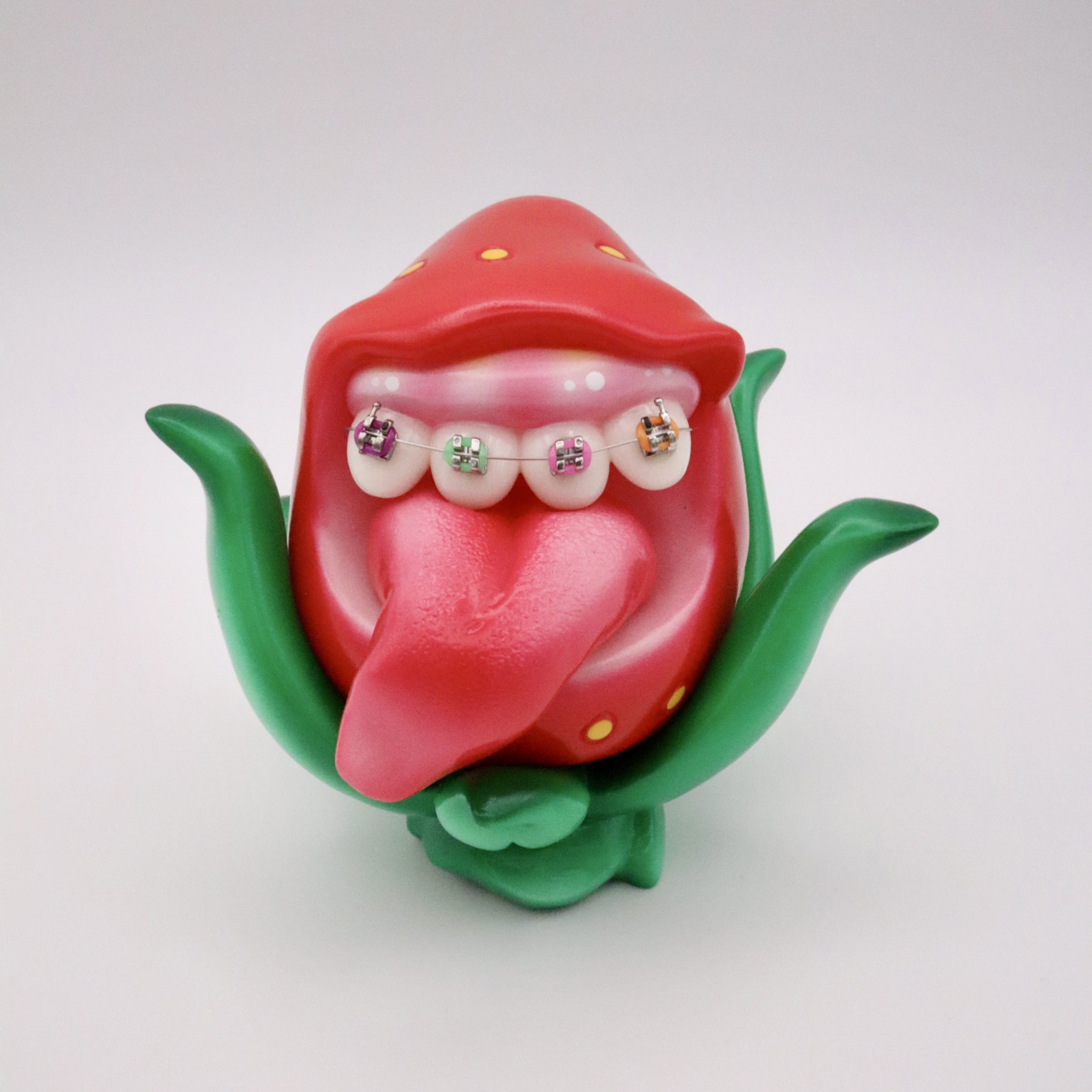 ✨*✨様 未開封　UNKNOWN KUCHIGOソフビ　アレ付き　ホワイト UNKNOWN TOYS KUCHIGO メタリック 矯正 ver. アレ付き - メルカリ