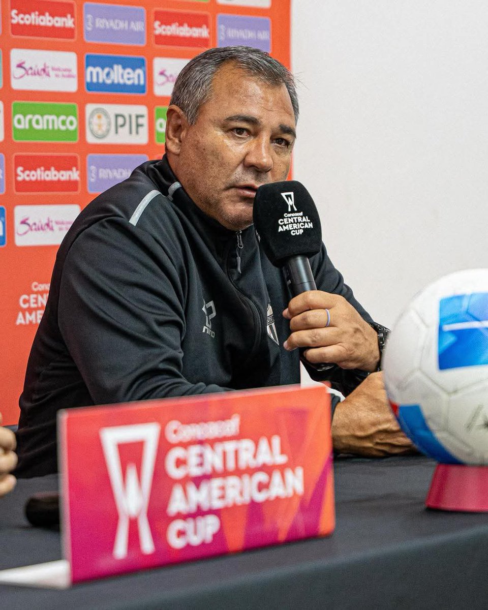Mauricio Tapia ganó su primer partido con Antigua GFC en torneos de CONCACAF. (5 juegos dirigidos). 🔥🥵🇬🇹🧙‍♂️