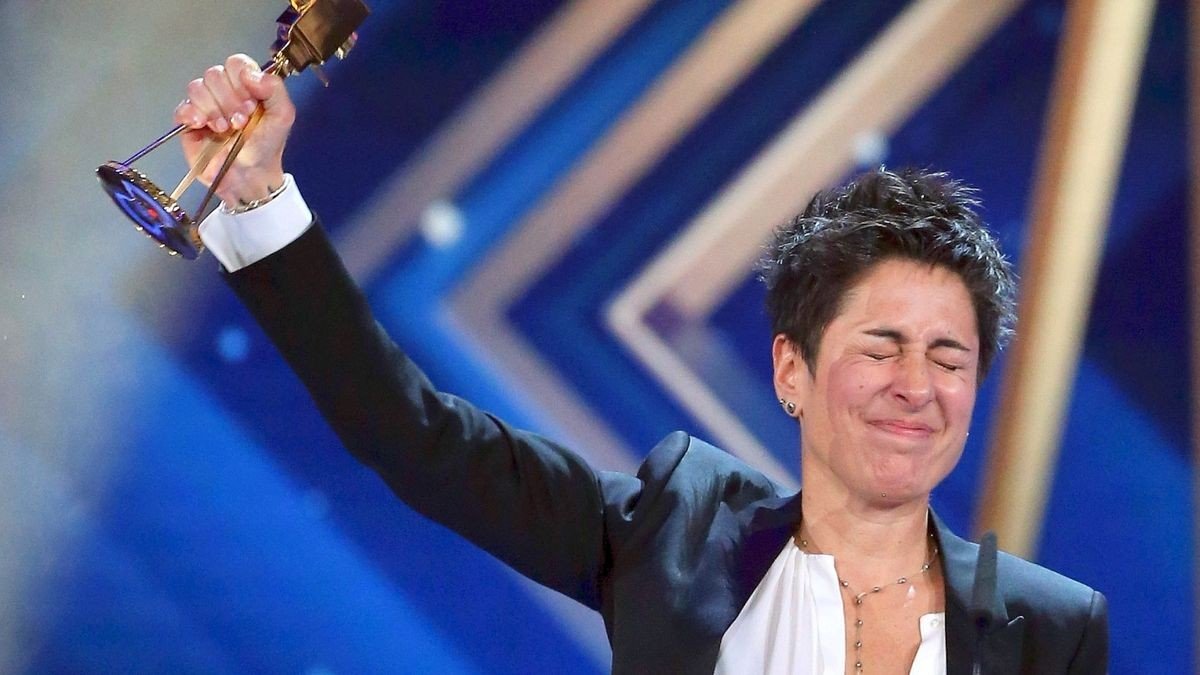 Verbreitet nachweislich FAKE NEWS. Musst deshalb gegenüber Apollo eine Unterlassungserklärung unterzeichnen