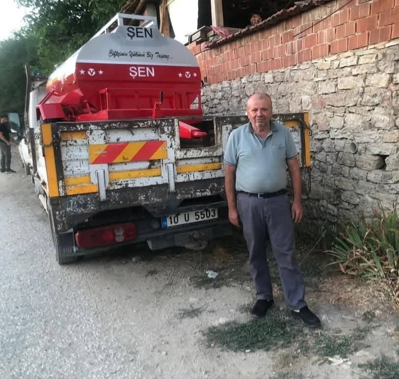 Patlak tekeri ile yangın bölgesine su taşıyan Ramazan amcamıza aynı firma tarafından sıfırı hediye edildi.

Ayağına taş değmezin güzel insan..
Yaşamın boyunca mutlu ol mutlu yaşa..🙏
