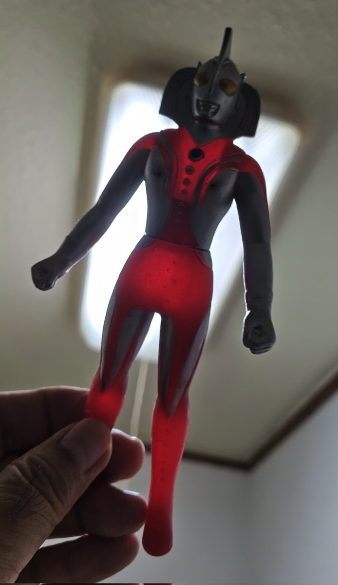 Gvsg2004Gvsg's tweet photo. #FUMAN
#ウルトラの母
FUMAN社のウルトラの母。光にかざしたら、クリア成型でした���� https://t.co/YPE7BYmzaa