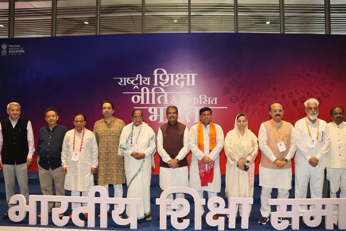 Hemvati Nandan Bahuguna Garhwal University (@officialhnbgu) on Twitter photo рдирдИ рджрд┐рд▓реНрд▓реА рдореЗрдВ рдЖрдпреЛрдЬрд┐рдд рдЕрдЦрд┐рд▓ рднрд╛рд░рддреАрдп рд╢рд┐рдХреНрд╖рд╛ рд╕рдорд╛рдЧрдо 2025 рдХрд╛ рдЙрджреНрдШрд╛рдЯрди рдХреЗрдВрджреНрд░реАрдп рд╢рд┐рдХреНрд╖рд╛ рдордВрддреНрд░реА рд╢реНрд░реА рдзрд░реНрдореЗрдиреНрджреНрд░ рдкреНрд░рдзрд╛рди рджреНрд╡рд╛рд░рд╛ рдХрд┐рдпрд╛ рдЧрдпрд╛, рдЬрд┐рд╕рдореЗрдВ рдЙрддреНрддрд░рд╛рдЦрдВрдб рдХреЗ рд╢рд┐рдХреНрд╖рд╛ рдордВрддреНрд░реА рдбреЙ. рдзрди рд╕рд┐рдВрд╣ рд░рд╛рд╡рдд рдордВрдЪрд╛рд╕реАрди рд░рд╣реЗ, рддрдерд╛ HNBGU рдХреЗ рдХреБрд▓рдкрддрд┐ рдкреНрд░реЛ. рд╢реНрд░реАрдкреНрд░рдХрд╛рд╢ рд╕рд┐рдВрд╣ рдЗрд╕ рд╕рдорд╛рдЧрдо рдХрд╛рд░реНрдпрдХреНрд░рдо рдореЗрдВ рдЙрдкрд╕реНрдерд┐рдд рд░рд╣реЗред рдирдИ рджрд┐рд▓реНрд▓реА рдореЗрдВ рдЖрдпреЛрдЬрд┐рдд рдЕрдЦрд┐рд▓ рднрд╛рд░рддреАрдп рд╢рд┐рдХреНрд╖рд╛ рд╕рдорд╛рдЧрдо 2025 рдХрд╛ рдЙрджреНрдШрд╛рдЯрди рдХреЗрдВрджреНрд░реАрдп рд╢рд┐рдХреНрд╖рд╛ рдордВрддреНрд░реА рд╢реНрд░реА рдзрд░реНрдореЗрдиреНрджреНрд░ рдкреНрд░рдзрд╛рди рджреНрд╡рд╛рд░рд╛ рдХрд┐рдпрд╛ рдЧрдпрд╛, рдЬрд┐рд╕рдореЗрдВ рдЙрддреНрддрд░рд╛рдЦрдВрдб рдХреЗ рд╢рд┐рдХреНрд╖рд╛ рдордВрддреНрд░реА рдбреЙ. рдзрди рд╕рд┐рдВрд╣ рд░рд╛рд╡рдд рдордВрдЪрд╛рд╕реАрди рд░рд╣реЗ, рддрдерд╛ HNBGU рдХреЗ рдХреБрд▓рдкрддрд┐ рдкреНрд░реЛ. рд╢реНрд░реАрдкреНрд░рдХрд╛рд╢ рд╕рд┐рдВрд╣ рдЗрд╕ рд╕рдорд╛рдЧрдо рдХрд╛рд░реНрдпрдХреНрд░рдо рдореЗрдВ рдЙрдкрд╕реНрдерд┐рдд рд░рд╣реЗред