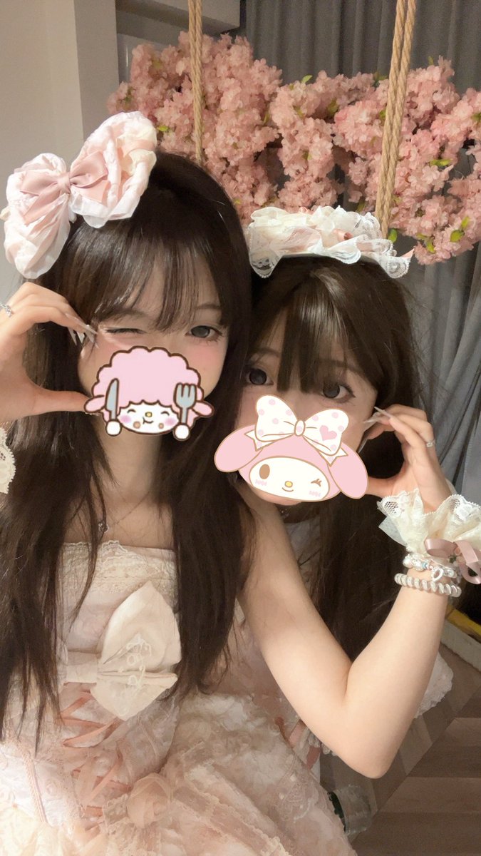 和男娘闺闺一起拍拍小美照✌︎︎• ◡•喜欢的可以关注一下小愿哦～<a href="/xiaoyuankkd/">小愿ovo</a> 
#女s #男娘 #原味