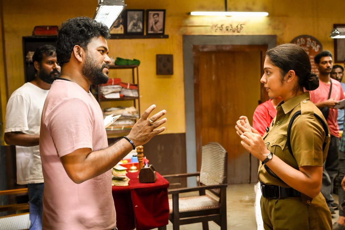 PrasanthKumarDimmala (@dimmalaprasanth) on Twitter photo On the sets of Constable Kanakam , working with the ever dedicated Varsha Bollamma a performer who brings truth and intensity to every single frame.
Happy Birthday, <a href="/VarshaBollamma/">Varsha Bollamma</a> !Your honesty, strength, &commitment elevate this story and inspire the entire team.
Keep shining. On the sets of Constable Kanakam , working with the ever dedicated Varsha Bollamma a performer who brings truth and intensity to every single frame.
Happy Birthday, <a href="/VarshaBollamma/">Varsha Bollamma</a> !Your honesty, strength, &commitment elevate this story and inspire the entire team.
Keep shining.