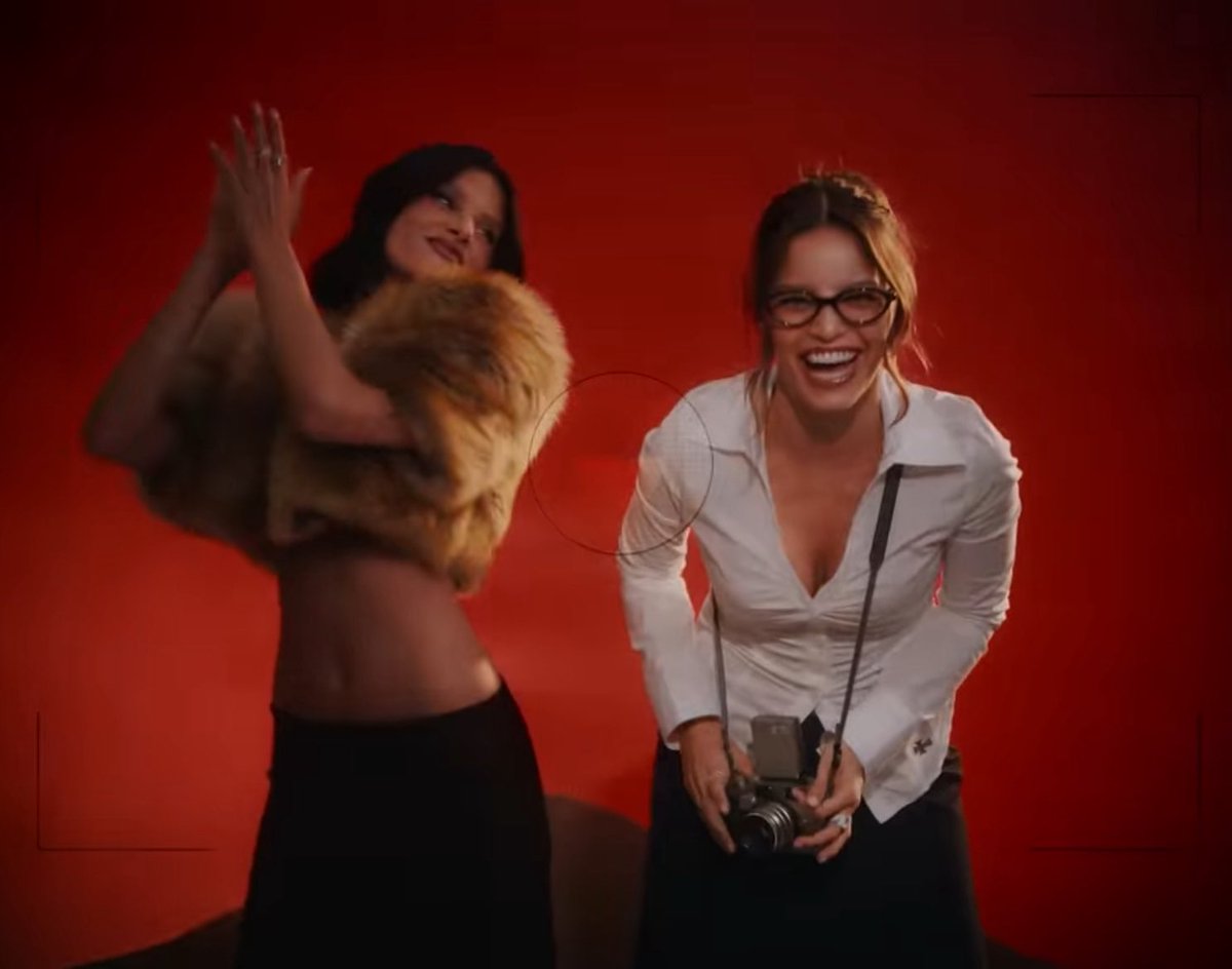 Valentina Zenere y Emilia Mernes y‘allll

<a href="/VaLuZenere/">Valentina Zenere</a> <a href="/emimernes_/">emilia</a>