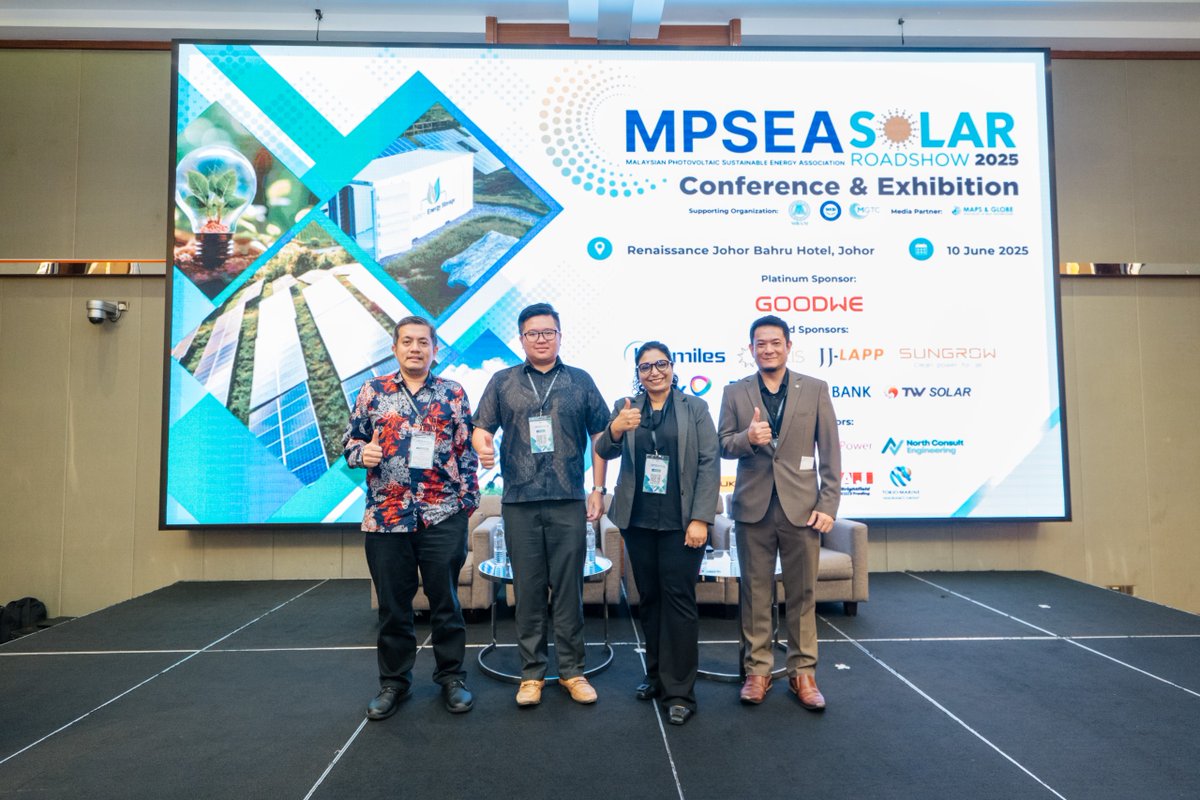 myzevaorg's tweet image. Mr. Pang Jun Jie (JJ), our Research Exco at MyZEVA, took the stage to spotlight Malaysia’s EV future.

From policy to innovation, his insights bridged EVs &amp;amp; solar power toward a cleaner, smarter nation.

#MyZEVA #EVMalaysia #SolarRoadshow #GreenEnergy #CleanMobility #EVTalks