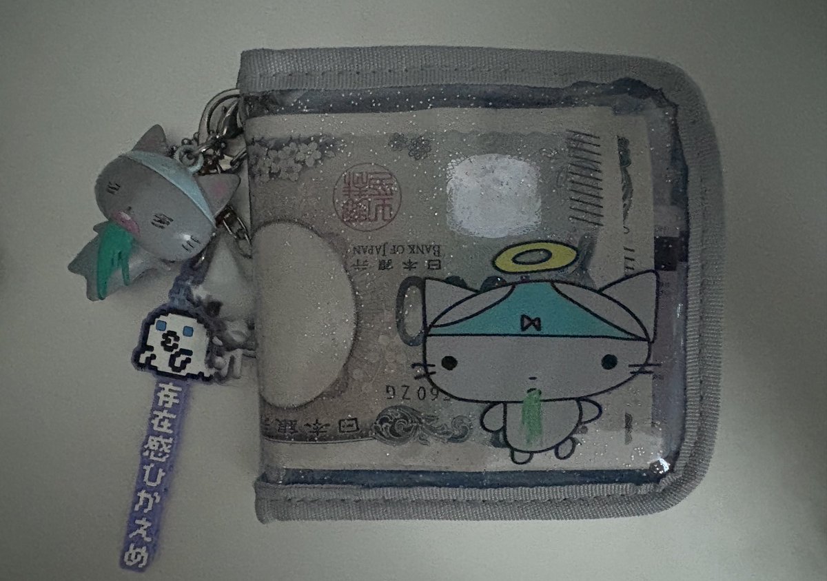 お財布欲しくて作った(ｐ ̫Ｔ)
好きなチャーム付けれるよ