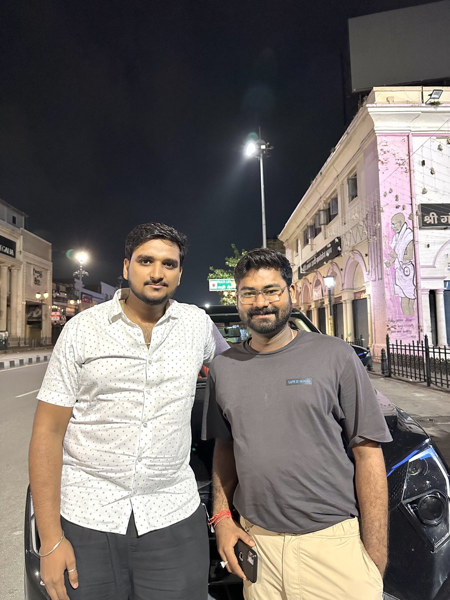 Chandan Pratap Singh (@me_chandan_prat) on Twitter photo рдорд╛рдиреЛ рддреЛ рдореМрдЬрд╝ рд╣реИ, рд╡рд░рдирд╛ рд╕рдорд╕реНрдпрд╛рдПрдБ рддреЛ рд░реЛрдЬрд╝ рд╣реИрдВред <a href="/divyaaanshuu/">Divyanshu Tiwari</a>
рдЕрдирд╣рдж рдЖрдирдВрдж рдХреЗ рд╕реНрд╡рд╛рдореА, рд╕рд░рд▓ рд╡реНрдпрдХреНрддрд┐рддреНрд╡ рдХреЗ рдзрдиреА, рдмреЗрд╣рдж рд╢рд╛рдирджрд╛рд░ рд╣рд╛рд╕реНрдп рдХрд▓рд╛рдХрд╛рд░ рднрд╛рдИ рджрд┐рд╡реНрдпрд╛рдВрд╢реБ рддрд┐рд╡рд╛рд░реА рдЬреА рд▓рдЦрдирдК рдореЗрдВ рджреЗрд░ рд░рд╛рдд рдЪрд╛рдп рдкрд░ рдореБрд▓рд╛рдХрд╝рд╛рдд рд╣реБрдИред рдмрд╣реБрдд рдЖрдирдВрдж рдЖрдпрд╛ рднрдЗрдпрд╛ред рдЬрд▓рд╡рд╛ рдХрд╝рд╛рдпрдо рд░рд╣реЗредЁЯдЧтЭдя╕Прдорд╣рд╛рджреЗрд╡,! <a href="/Abhinav_Pan/">Abhinav Pandey</a> рдорд╛рдиреЛ рддреЛ рдореМрдЬрд╝ рд╣реИ, рд╡рд░рдирд╛ рд╕рдорд╕реНрдпрд╛рдПрдБ рддреЛ рд░реЛрдЬрд╝ рд╣реИрдВред <a href="/divyaaanshuu/">Divyanshu Tiwari</a>
рдЕрдирд╣рдж рдЖрдирдВрдж рдХреЗ рд╕реНрд╡рд╛рдореА, рд╕рд░рд▓ рд╡реНрдпрдХреНрддрд┐рддреНрд╡ рдХреЗ рдзрдиреА, рдмреЗрд╣рдж рд╢рд╛рдирджрд╛рд░ рд╣рд╛рд╕реНрдп рдХрд▓рд╛рдХрд╛рд░ рднрд╛рдИ рджрд┐рд╡реНрдпрд╛рдВрд╢реБ рддрд┐рд╡рд╛рд░реА рдЬреА рд▓рдЦрдирдК рдореЗрдВ рджреЗрд░ рд░рд╛рдд рдЪрд╛рдп рдкрд░ рдореБрд▓рд╛рдХрд╝рд╛рдд рд╣реБрдИред рдмрд╣реБрдд рдЖрдирдВрдж рдЖрдпрд╛ рднрдЗрдпрд╛ред рдЬрд▓рд╡рд╛ рдХрд╝рд╛рдпрдо рд░рд╣реЗредЁЯдЧтЭдя╕Прдорд╣рд╛рджреЗрд╡,! <a href="/Abhinav_Pan/">Abhinav Pandey</a>