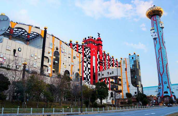 市民がろくにゴミの分別をしないので、全てを焼き尽くす禍々しい高温焼却炉によって分別問題を解決した大阪を信じろ。30cm以内で10kgまでなら鉄アレイでも普通ゴミで出せるんだよね。