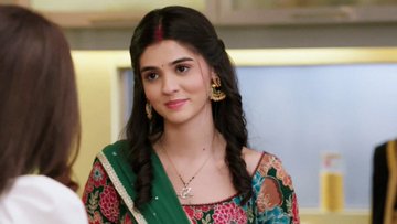 Pinkvilla247's tweet photo. Prarthana’s Kitchen Special: Bua Maa & Sonalika Roast Edition 🍳🔥
Forget food—Prarthana’s favorite roast is Bua Maa and Sonalika, served hot with sass and zero chill.
#PranaliRathod #ITA2025PranaliRathod #KumkumBhagya #PraShiv #TVDrama #DesiSass #RoastQueen #SerialTwists https://t.co/FEvAiEvEYz