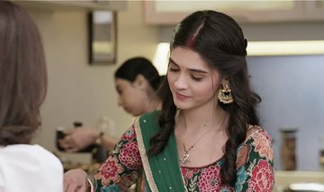 Pinkvilla247's tweet photo. Serving Looks & Dinner Like a Pro! 😮💨🔥
Pranali slays both the kitchen and the screen with her charm—Goldie Didi’s energy is unmatched! 🫵😭
#PranaliRathod #KumkumBhagya #ITA2025 #ITA2025PranaliRathod #PrarthanaMalhotra #ZeeTV #DesiDrama #SerialQueen #TVStarAsk https://t.co/TDE58xu0d0