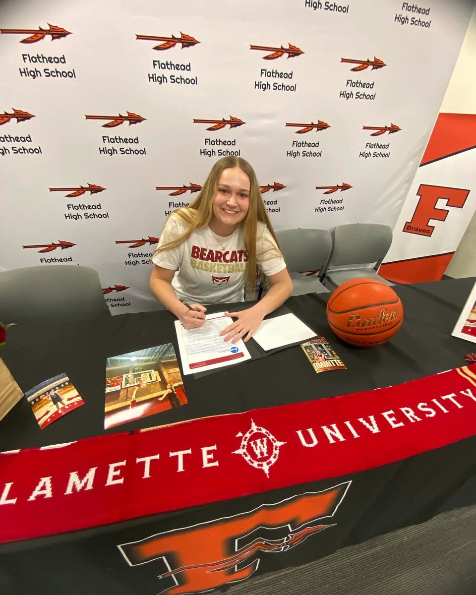 It’s official ✍️ Welcome to the fam, Mattie‼️

#BearcatMentality #BearcatBasketball #BearcatFamily