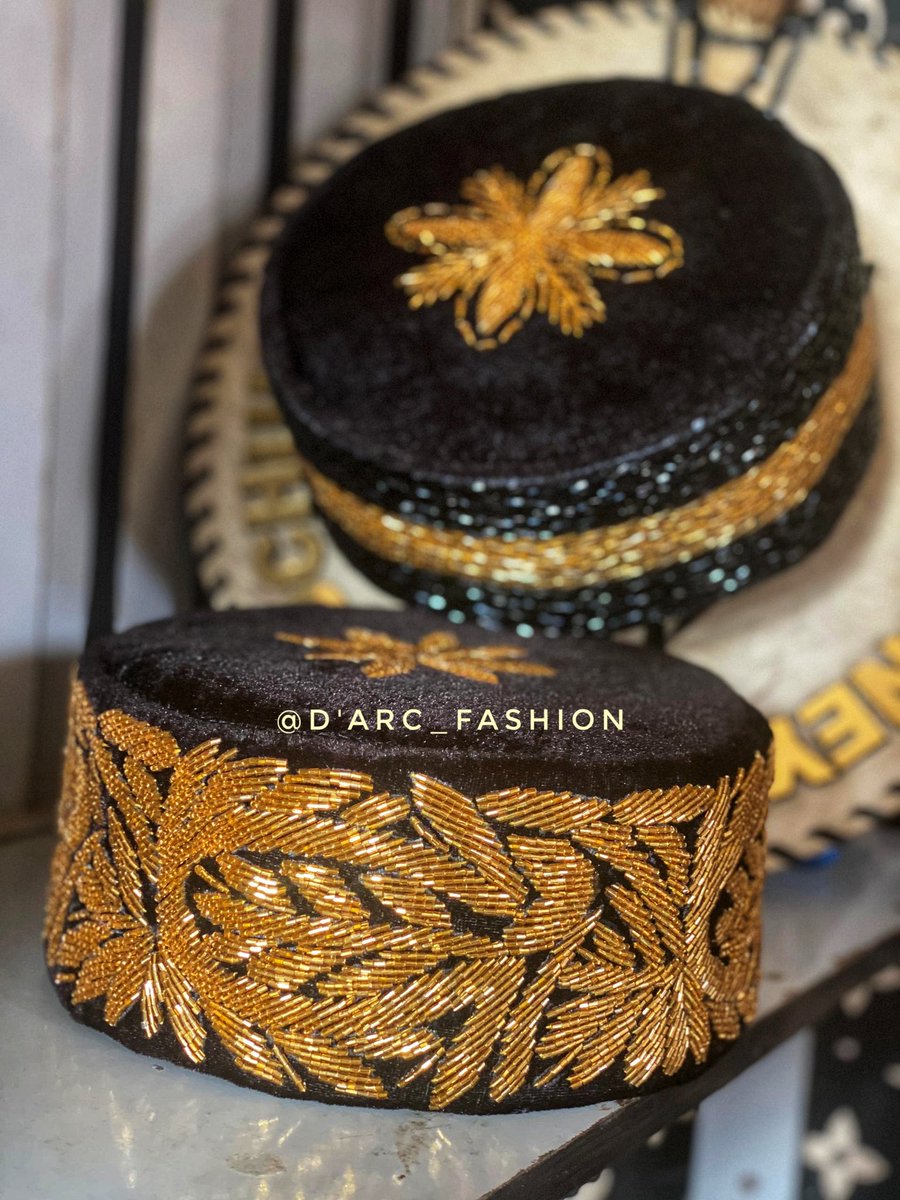 Jaecougar's tweet photo. Elevate your elegance with our varieties of carefully hand crafted beaded crowns π
You can never go wrong!!!!
Crown made by @d_arc_fashion
#hats #beads #beadedcap #bespoke #traditionalwedding #igbotraditionalwedding #yorubawedding #fashionstyle #fashiondesigner #mensfashion #menstyle #fearofgod #jerrylorenzo
#craft #handcraft #handmade #design #menswear #womenswear #cooperateattire #senatorattire #traditionalattire #traditionalwear #menstyle #mensfashion