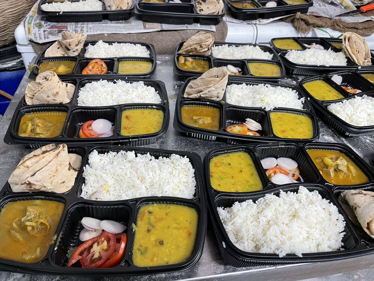 sudhirsingh_15's tweet image. This nutritious food plate is being prepared to support those in need and fight homelessness. 

Each plate costs just ₹50. 

How many would you like to sponsor this auspicious month? 

Comment below with your desired number, and I’ll send you the donation link via direct…