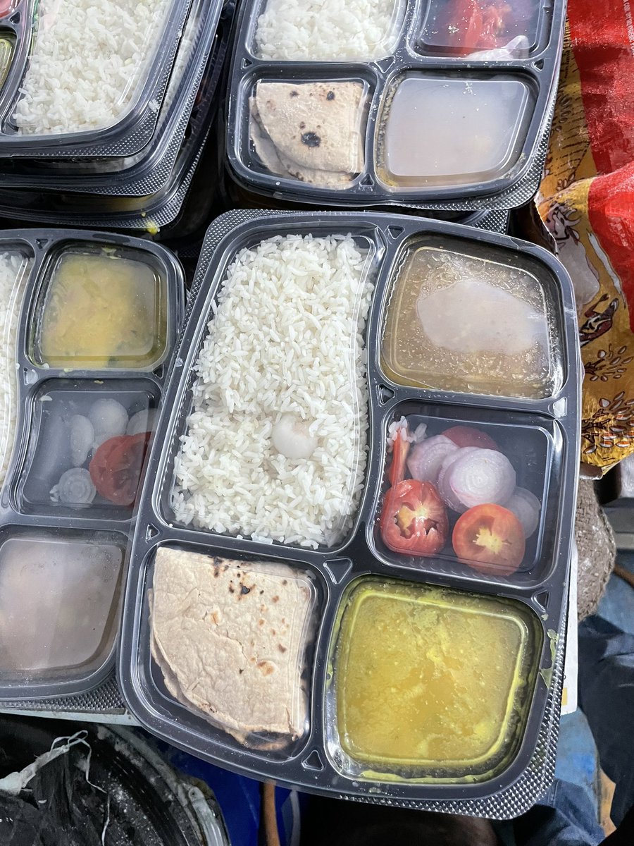 sudhirsingh_15's tweet image. This nutritious food plate is being prepared to support those in need and fight homelessness. 

Each plate costs just ₹50. 

How many would you like to sponsor this auspicious month? 

Comment below with your desired number, and I’ll send you the donation link via direct…