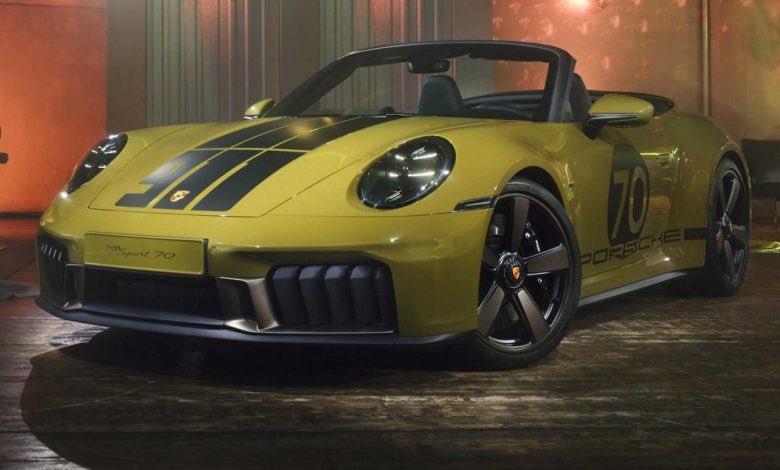 🎉 Porsche celebra 70 años en Alemania con el 911 Spirit 70: edición limitada (1.500 uds) del 911 Carrera GTS Cabriolet de 541 CV. Estilo retro con pintura Olive Neo, detalles dorados y tapicería Pasha. Puro espíritu años 70 por unos 240.000 €. #Porsche #911 #Spirit70 🏁💚