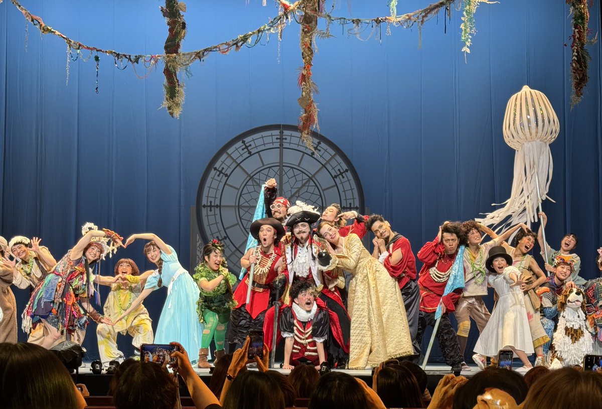 #ミュージカルピーターパン 
妖精の粉✨身体にあびてきた。何度みてもフライング、歌、ダンス楽しい

ピーター・パン役 山﨑玲奈さん
ジョン役 三浦あかりさん
僕がアニー2019で共演した仲間。輝いていました。

一緒に観に来てたアニーの仲間と
#梁世姫 #赤嶺亜里紗 #石井瑠奈 #三浦あかり #酒井禅功