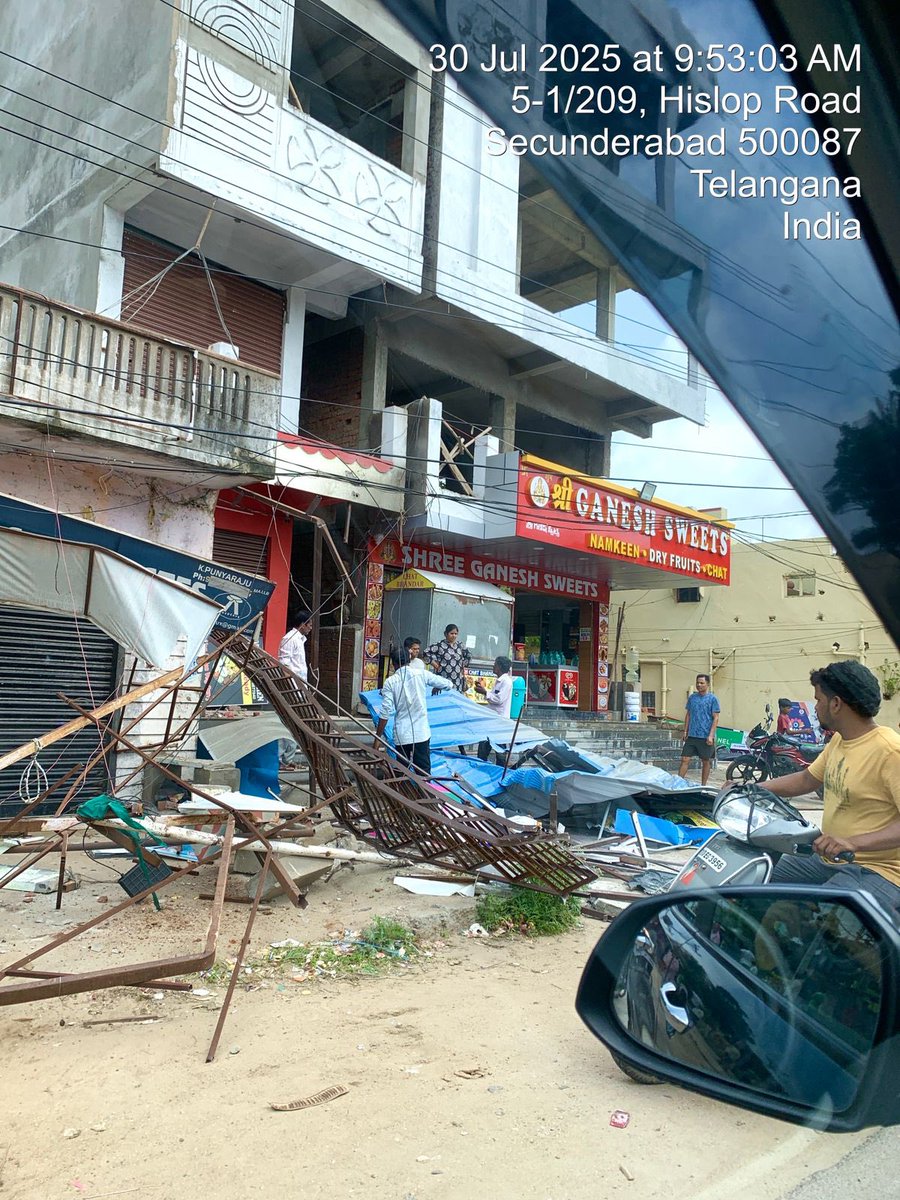 Shop extensions and encroachments removed at Kowkoor/Yapral areas today. Footpaths for pedestrians and small vendors need space for livelihood <a href="/GHMCOnline/">GHMC</a> <a href="/DC_Malkajgiri/">DC_ Malkajgiri Circle, GHMC</a>