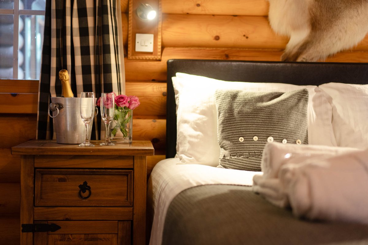 New dates have opened up at the stunning Beaver Creek Lodge! Perfect for a group of 8, enjoy 3 bedrooms, hot tub, sauna, and great outdoor space. 🏡

Available Dates:
- Aug 15-22
- Sept 1-5
- Sept 8-22
- Sept 26-Oct 10
 Secure your spot now and start planning the perfect getaway