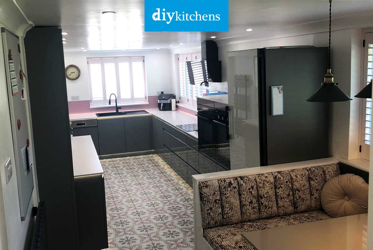 DIY_Kitchens's tweet image. 🌟 Colin &amp;amp; Joan from Lincolnshire shows us their completed Innova Luca Gloss Heron Grey Handleless #kitchen, supplied by DIY Kitchens (Ref:4096) - bit.ly/CustomerKitche…

Visit diy-kitchens.com to see how much you could save on your new kitchen

#luca #handlelesskitchens