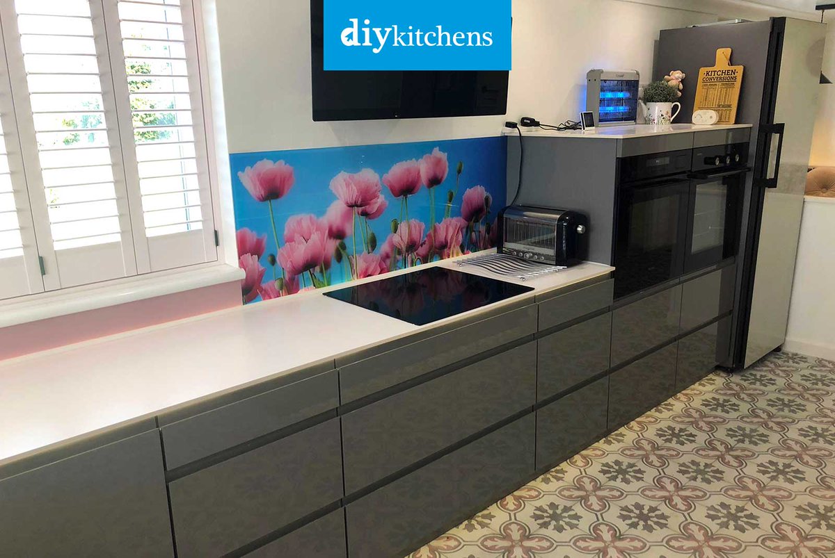 DIY_Kitchens's tweet image. 🌟 Colin &amp;amp; Joan from Lincolnshire shows us their completed Innova Luca Gloss Heron Grey Handleless #kitchen, supplied by DIY Kitchens (Ref:4096) - bit.ly/CustomerKitche…

Visit diy-kitchens.com to see how much you could save on your new kitchen

#luca #handlelesskitchens