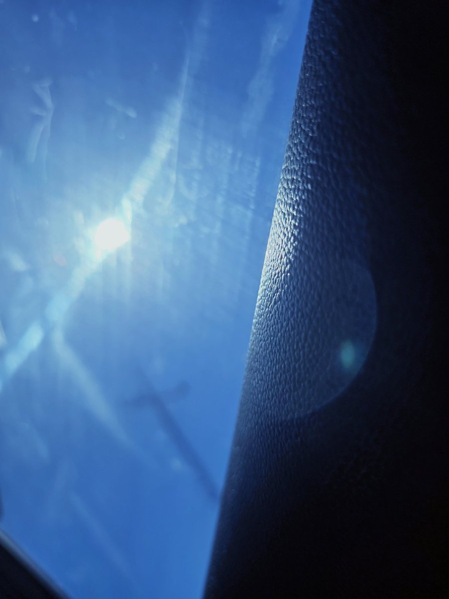 오늘 날이 진짜 맑지만 더운 하루였어 ㅠ 물 잘 마셔야지 💧