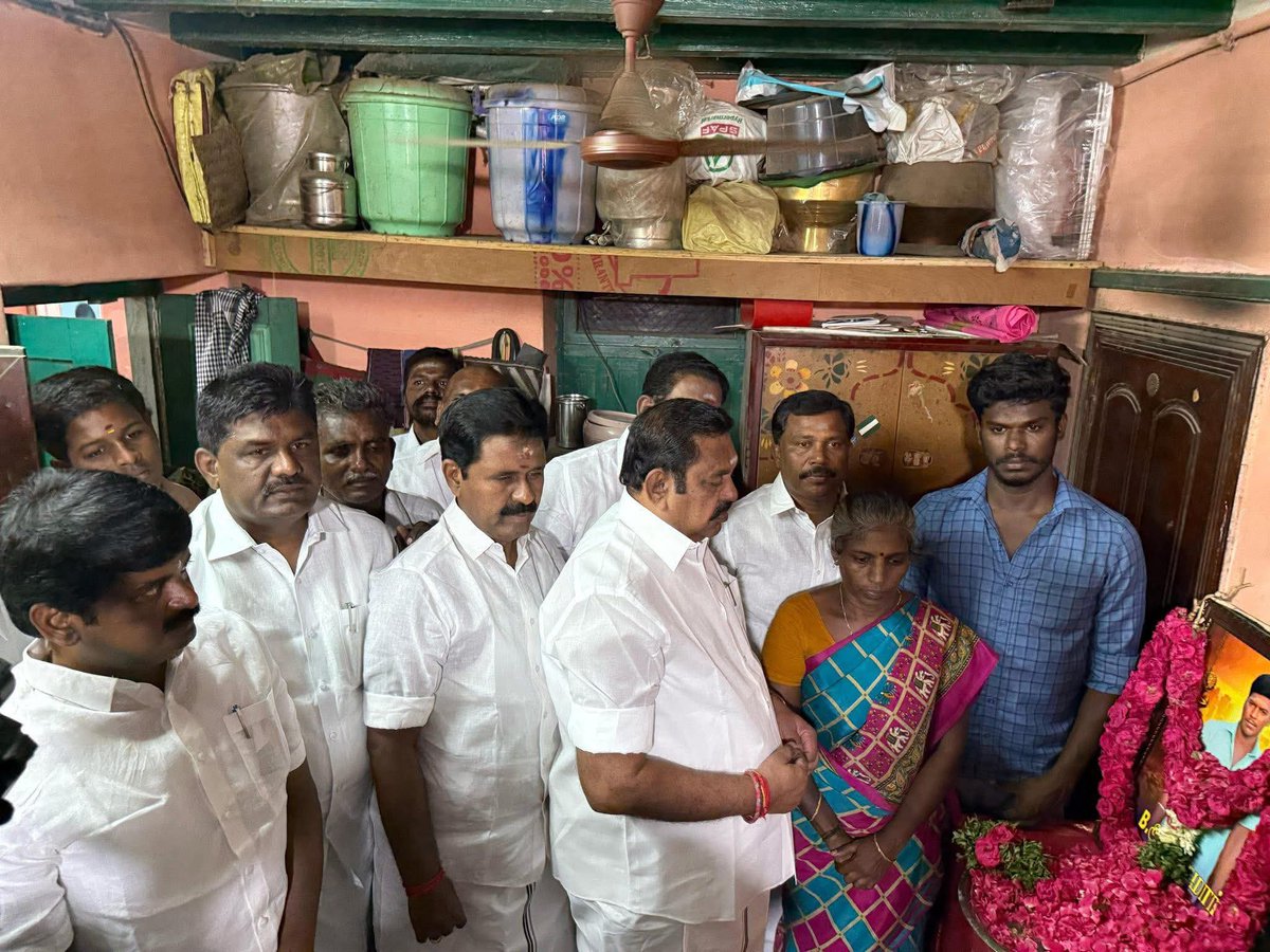 kanagar50381071's tweet image. அண்ணாதிமுக தலையிட்டதால் காவலாளி அஜித்குமார் வழக்கு சிபிஐக்கு மாற்றப்பட்டது !
அண்ணாதிமுக சார்பில் 5 லட்சம் நிதி உதவி!
அண்ணாதிமுக ஆட்சி அமைந்ததும் அஜித்குமார் சகோதரர் விரும்பிய இடத்தில் பணி நியமனம் !
#JusticeForAjithkumar
Edappadi K. Palaniswami
R Kamaraj
#ADMK_TNJ