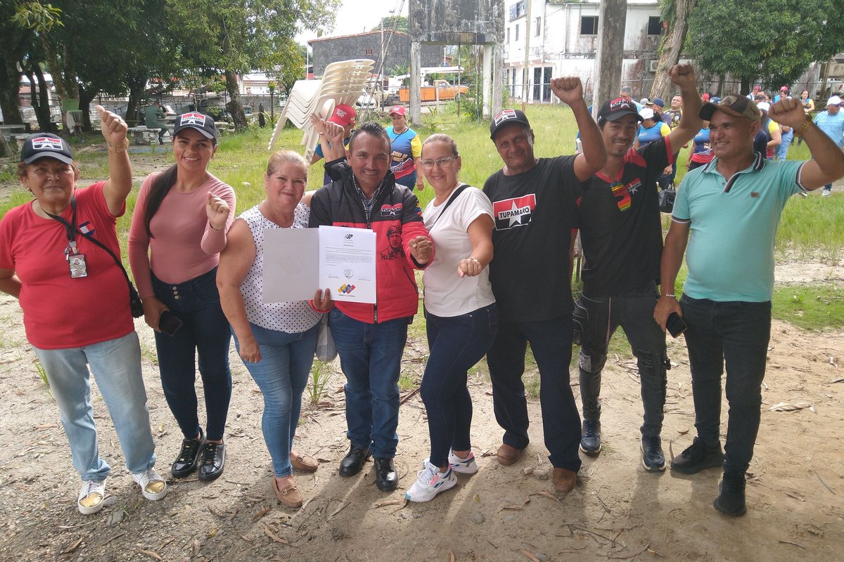 Con gran entusiasmo, nuestra militancia en el municipio Fernández Feo, se hizo presente para acompañar en la acreditacion de nuestro compañero Santiago Gómez como Consejal.

¡Un paso más en nuestra lucha!

#ComunaONada
#TupamaroEjemploDeCombate